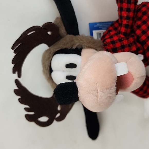 NWT Vintage Disney Theme Park Exclusive Canada Goofy Beanie Plush - Picture 8 of 16